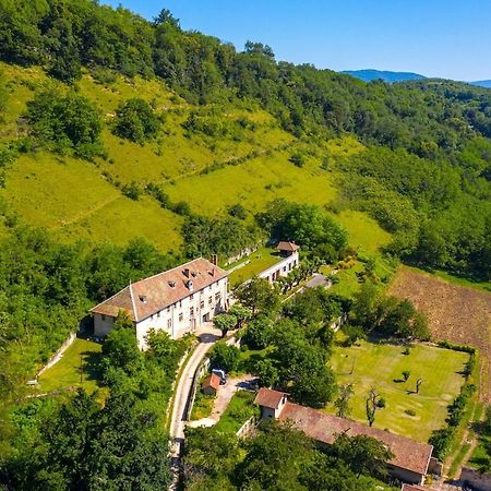 Jolie Cabane Avec Jacuzzi Pour Les Amoureux De La Nature Tullins Eksteriør billede