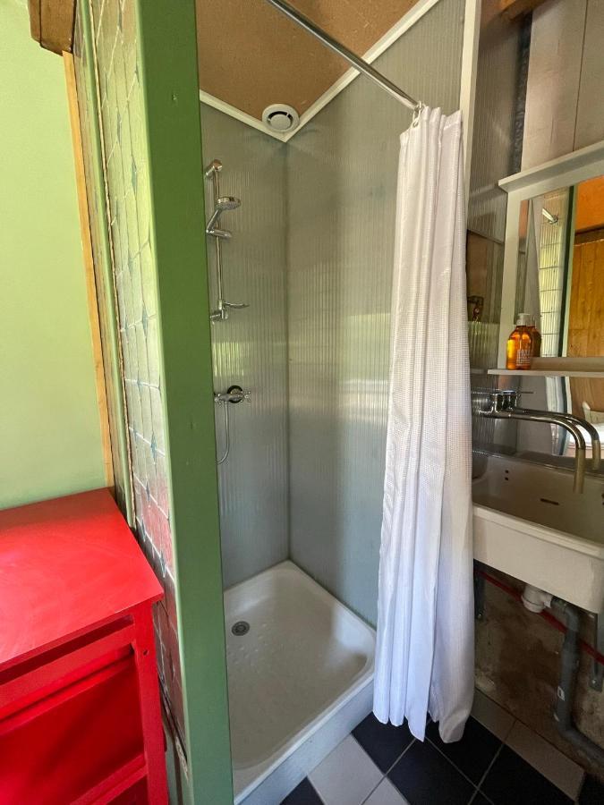 Jolie Cabane Avec Jacuzzi Pour Les Amoureux De La Nature Tullins Eksteriør billede