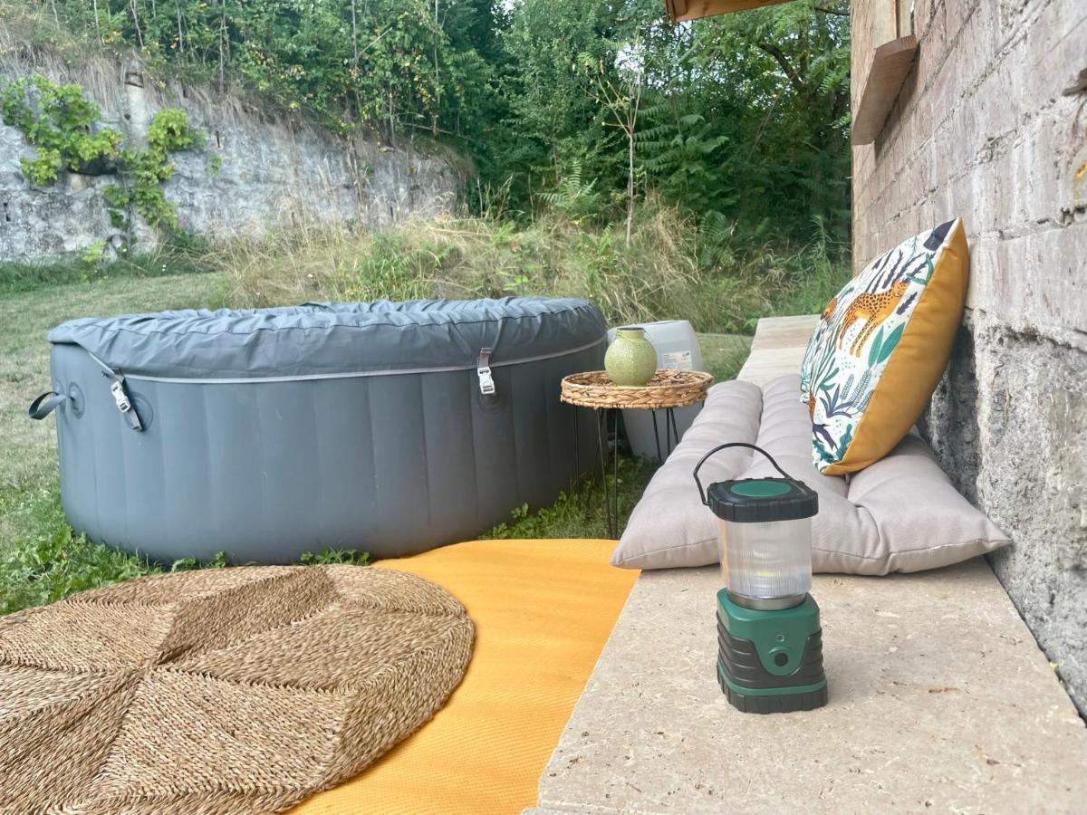 Jolie Cabane Avec Jacuzzi Pour Les Amoureux De La Nature Tullins Eksteriør billede