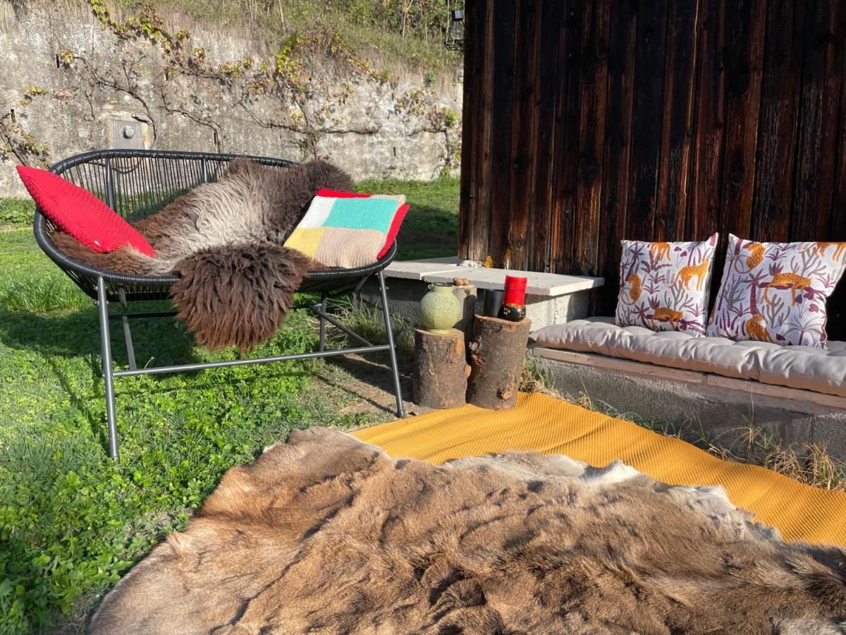 Jolie Cabane Avec Jacuzzi Pour Les Amoureux De La Nature Tullins Eksteriør billede