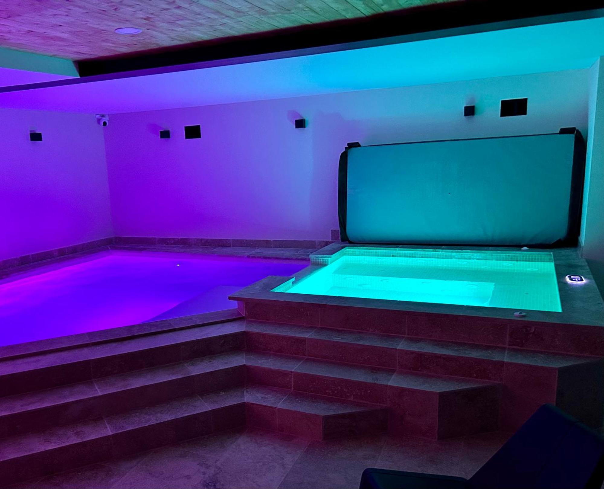Jolie Cabane Avec Jacuzzi Pour Les Amoureux De La Nature Tullins Eksteriør billede